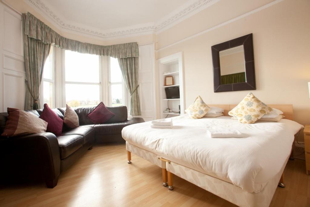 Garfield Guest House room 1